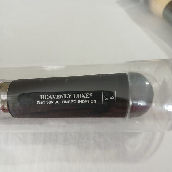 IT COSMETIC BRUSH BUNDLE NO 4-6-7-8 ALL NEW - Picture 11 of 11